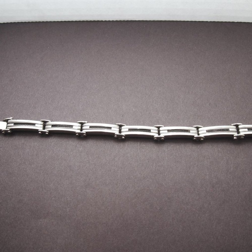 Heavy Solid Stainless Steel with Carbon Fiber Insert Men's Bracelet - Picture 3 of 4